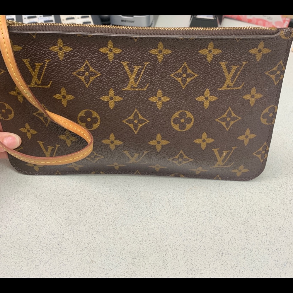 Louis Vuitton Neverfull Mm/Gm Pouch
